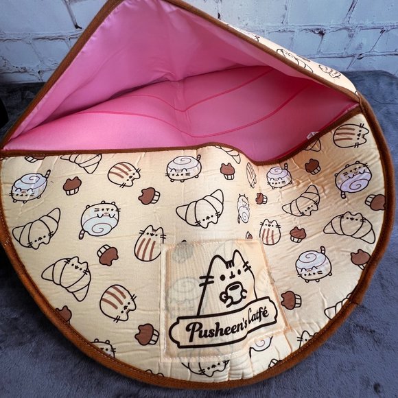 Pusheen Cinnamon Bun Cat Nesting Bed Foldaway Summer Cat Kit Box 2022 NWT - Picture 5 of 7